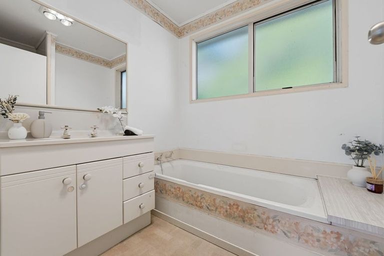 Photo of property in 4 Redwing Street, Browns Bay, Auckland, 0630