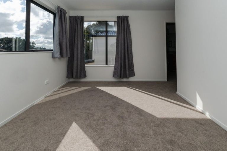 Photo of property in 9/116 Colwill Road, Massey, Auckland, 0614