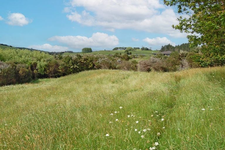 Photo of property in 17 Ranganui Road, Kaiwaka, 0573