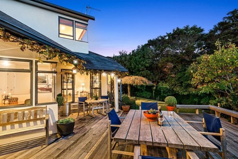 Photo of property in 110 Seaview Road, Glenfield, Auckland, 0629