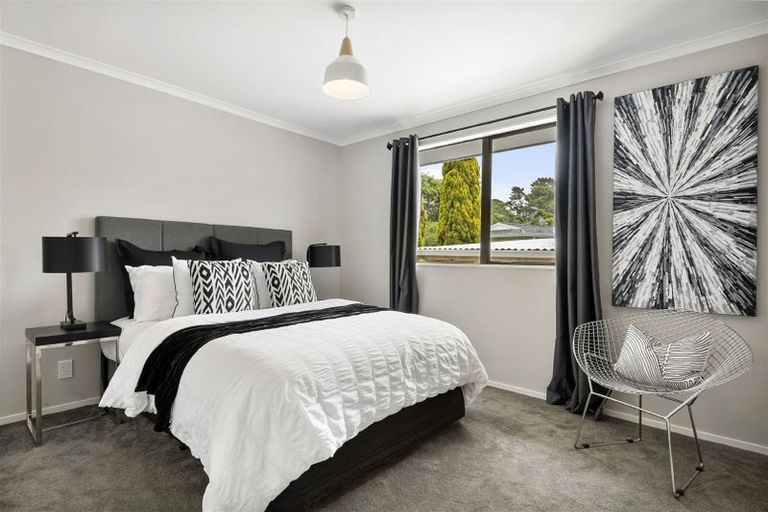 Photo of property in 2/14 Moxham Grove, Massey, Auckland, 0614