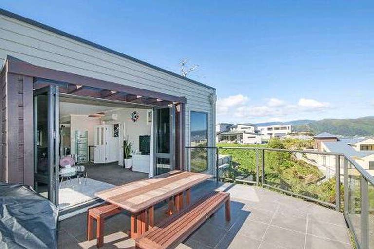 Photo of property in 47 Arahiwi Grove, Tirohanga, Lower Hutt, 5010