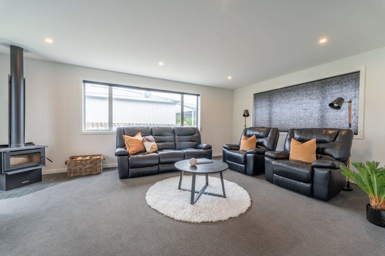 Photo of property in 17 Gordon Street, Weston, Oamaru, 9401