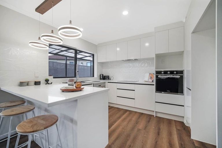 Photo of property in 323 Mahia Road, Weymouth, Auckland, 2103