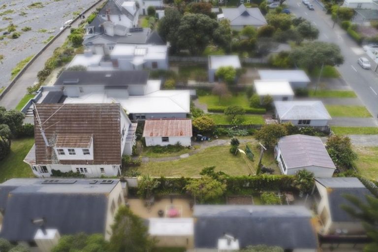 Photo of property in 24 Pukatea Street, Eastbourne, Lower Hutt, 5013