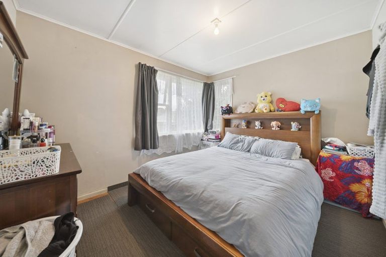 Photo of property in 4 Grande Vue Road, Papatoetoe, Auckland, 2025