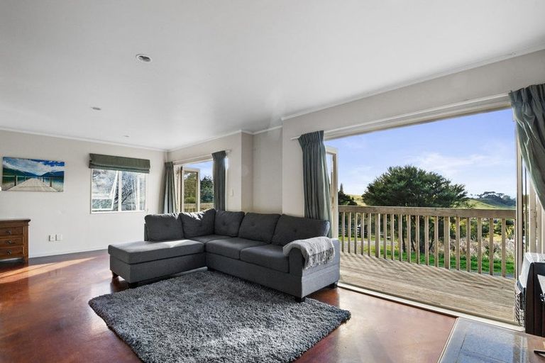 Photo of property in 1529 South Head Road, South Head, Helensville, 0874
