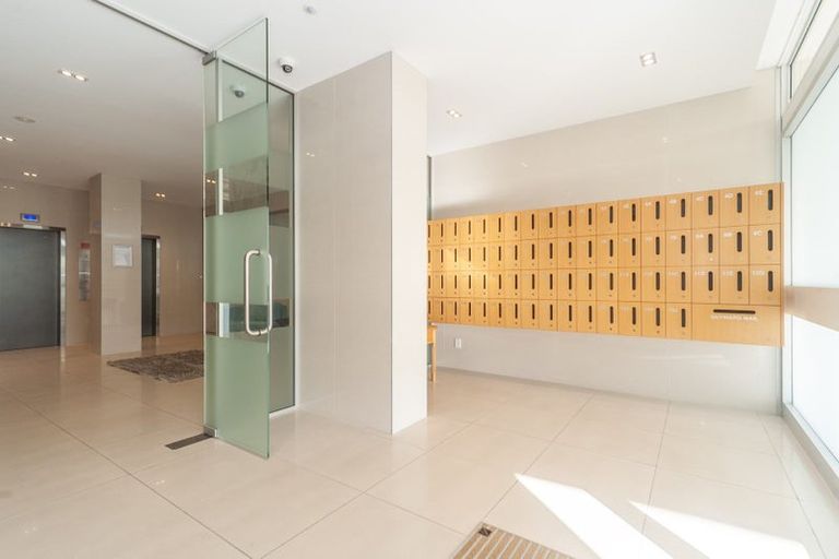 Photo of property in Jerningham Apartments, 20 Oriental Terrace, Oriental Bay, Wellington, 6011