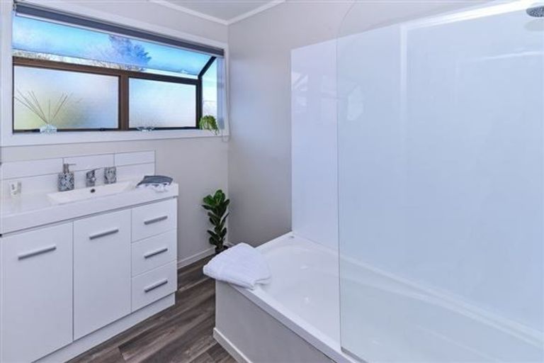 Photo of property in 1/27 Limond Street, Randwick Park, Auckland, 2105