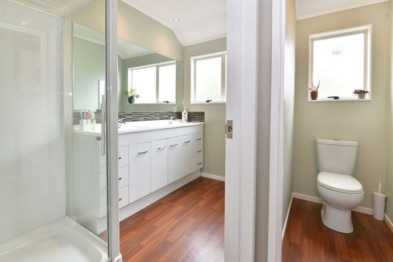 Photo of property in 11a Greta Place, Stanmore Bay, Whangaparaoa, 0932