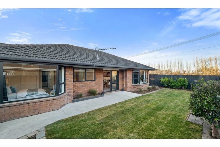 Photo of property in 2/69 Tyrone Street, Belfast, Christchurch, 8051