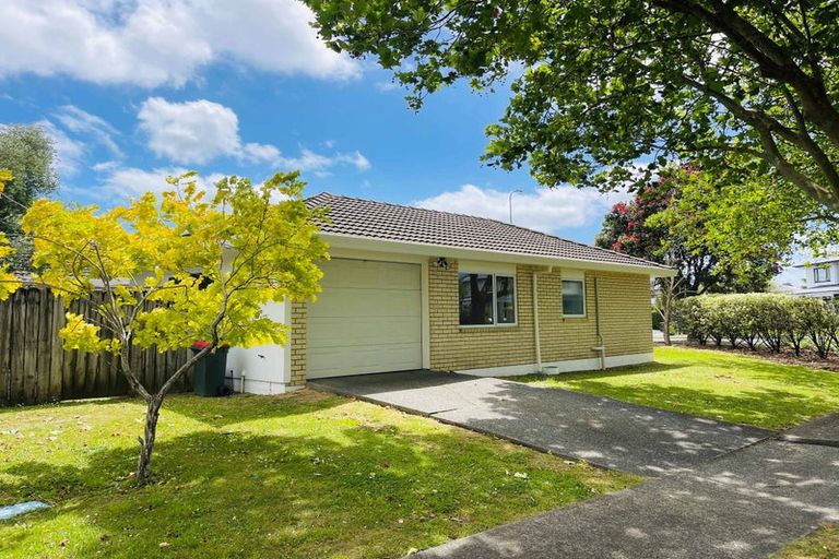 Photo of property in 1 Borris Close, East Tamaki, Auckland, 2016