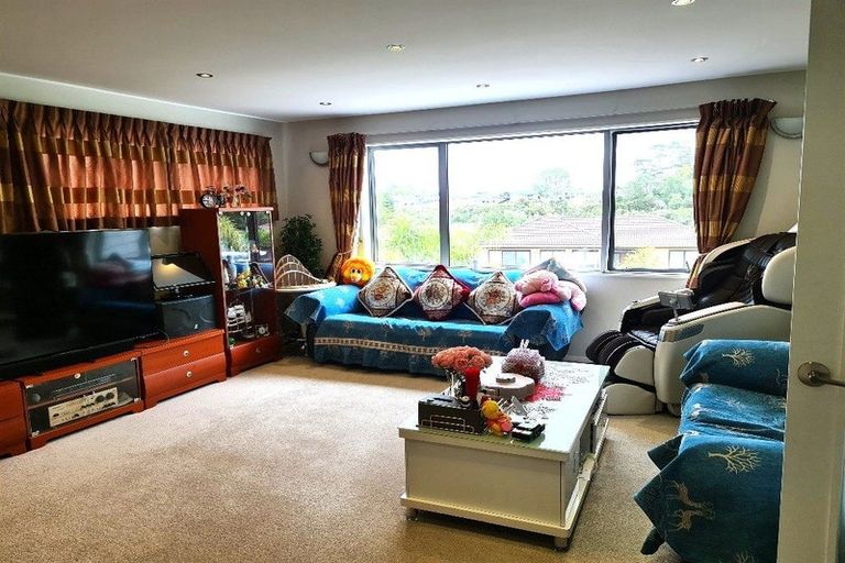 Photo of property in 5 Baker Street, Fairview Heights, Auckland, 0632