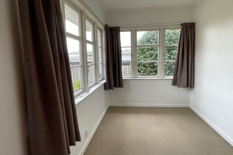 Photo of property in 48 Swanson Road, Henderson, Auckland, 0610