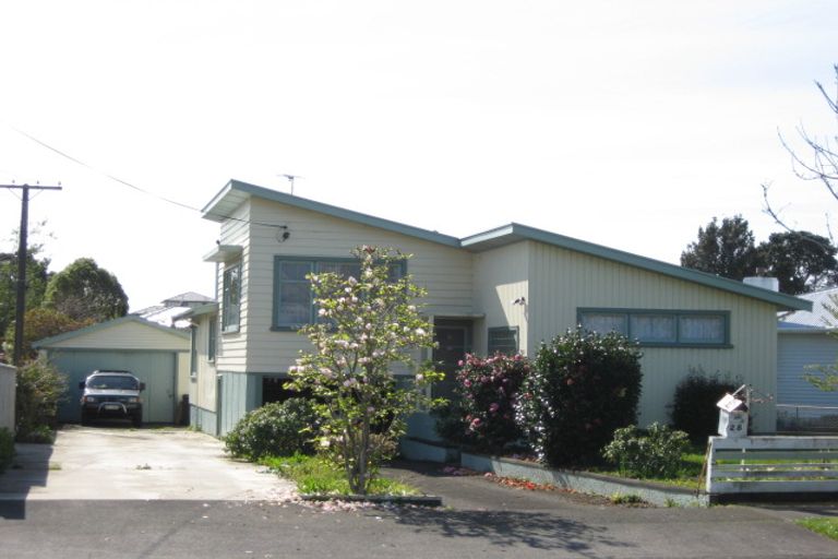Photo of property in 28 Wallath Road, Westown, New Plymouth, 4310