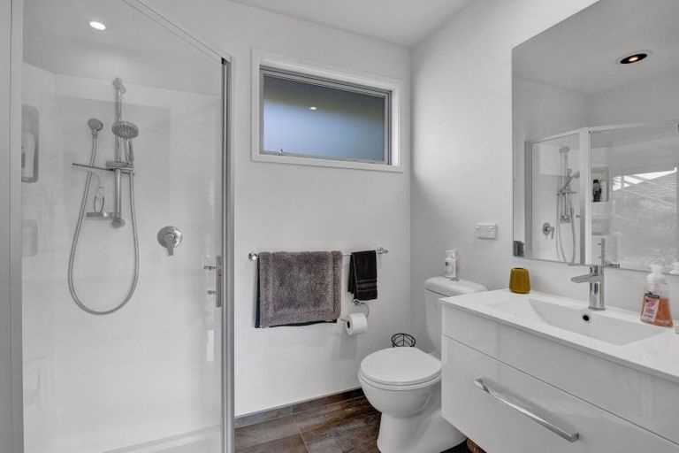 Photo of property in 17a Heta Road, Highlands Park, New Plymouth, 4312