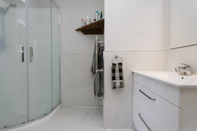 Photo of property in 18 Ingle Avenue, Waipahihi, Taupo, 3330