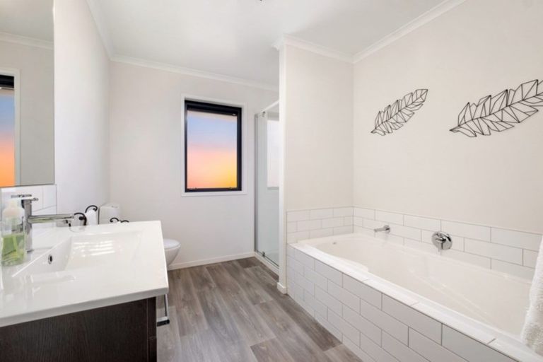 Photo of property in 4 Magnetic Place, Cromwell, 9310