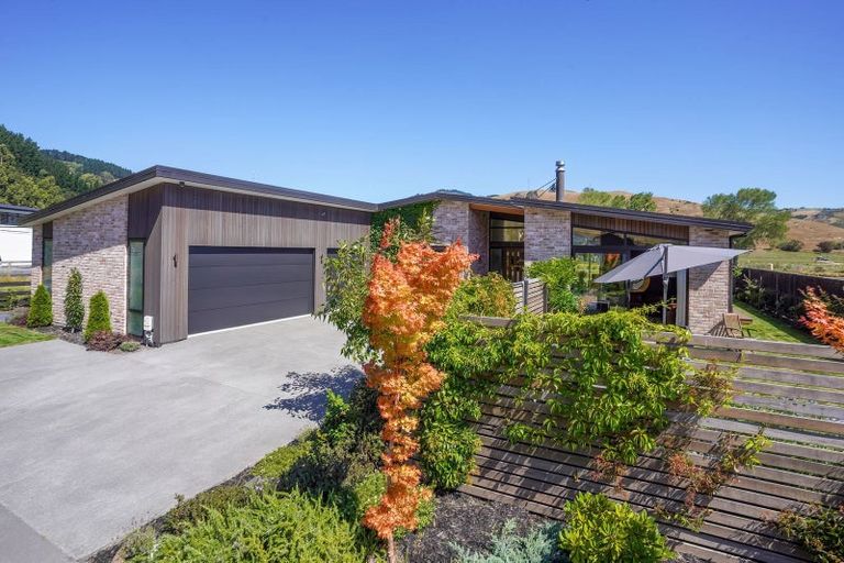 Photo of property in 8 Caro Lane, Cracroft, Christchurch, 8022