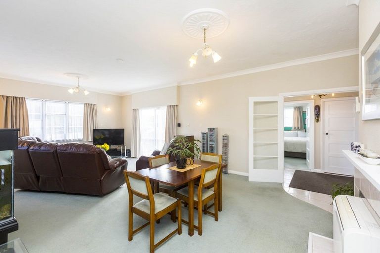 Photo of property in 10 Savage Crescent, Upper Hutt Central, Upper Hutt, 5018