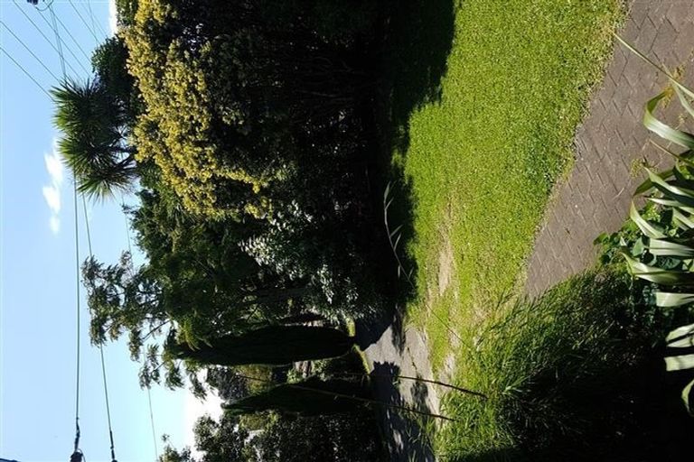 Photo of property in 14 Litten Road, Cockle Bay, Auckland, 2014