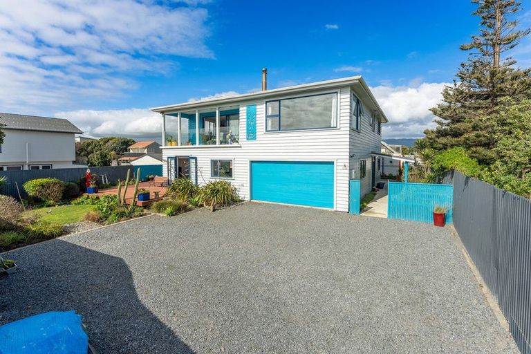 Photo of property in 100b Marine Parade, Otaki Beach, Otaki, 5512