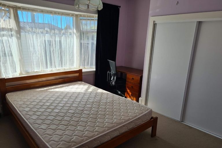 Photo of property in 11 Avonhead Road, Avonhead, Christchurch, 8042