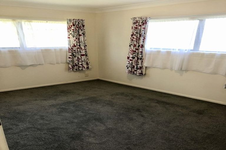 Photo of property in 26 Kingsclere Place, Goodwood Heights, Auckland, 2105