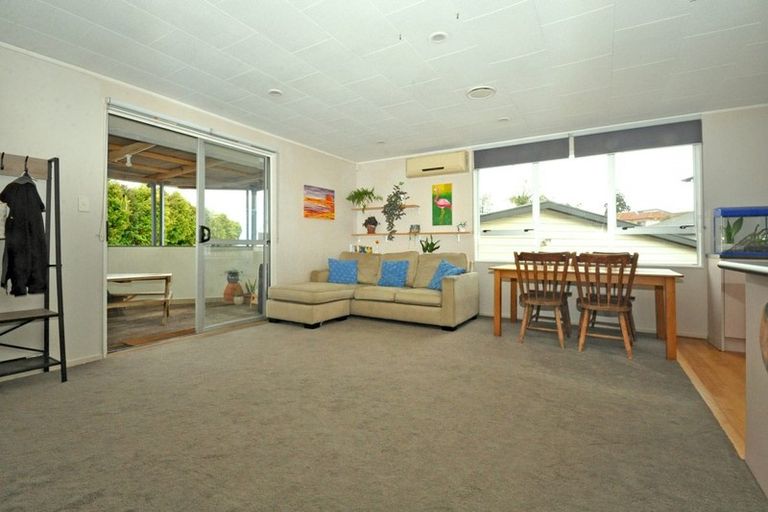 Photo of property in 2/7 Banksia Place, Goodwood Heights, Auckland, 2105