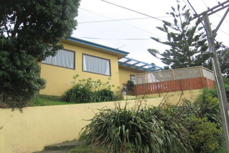 Photo of property in 5 Houghton Bay Road, Houghton Bay, Wellington, 6023