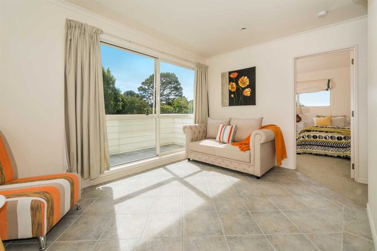 Photo of property in 22 Dene Court Lane, Greenhithe, Auckland, 0632