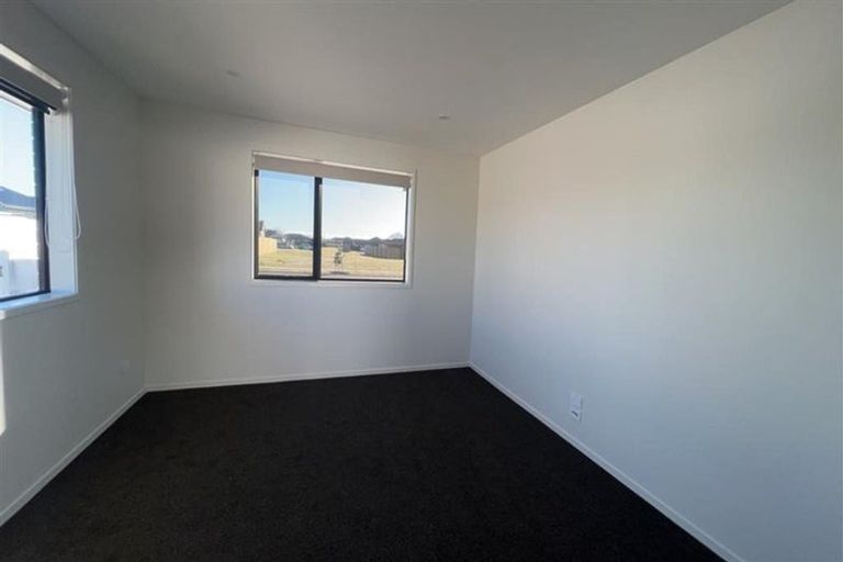 Photo of property in 107 Kaurinui Crescent, One Tree Point, 0118