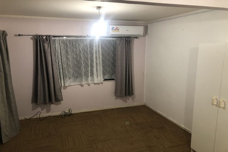 Photo of property in 1/38 Nor Drive East, Northcross, Auckland, 0632