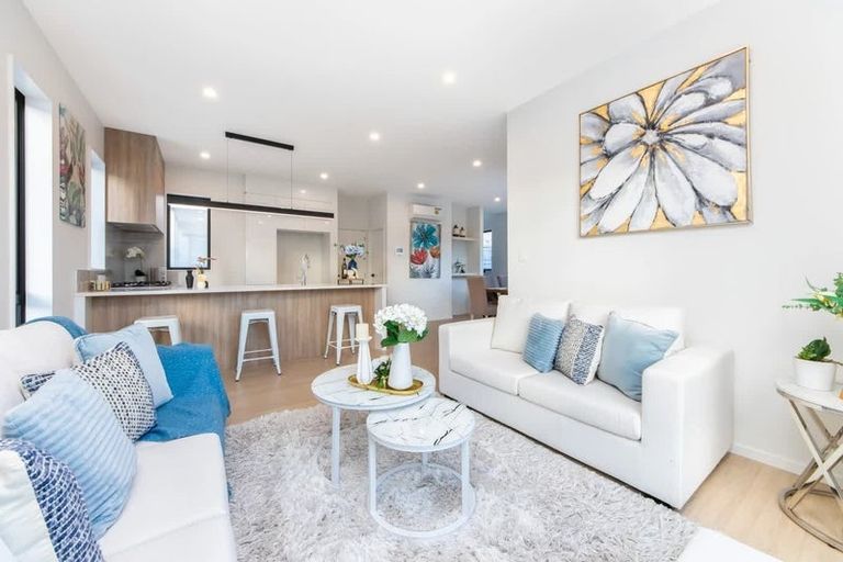 Photo of property in 7a Buisson Glade, West Harbour, Auckland, 0618