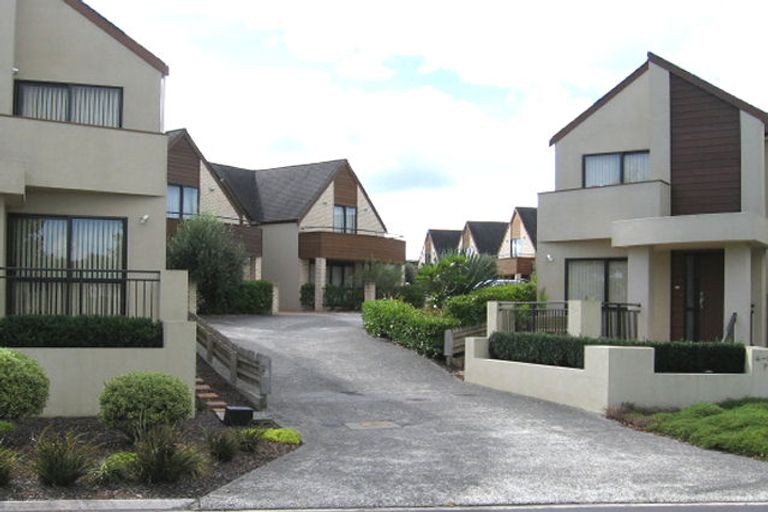 Photo of property in 4n Lone Tree Avenue, Te Atatu Peninsula, Auckland, 0610