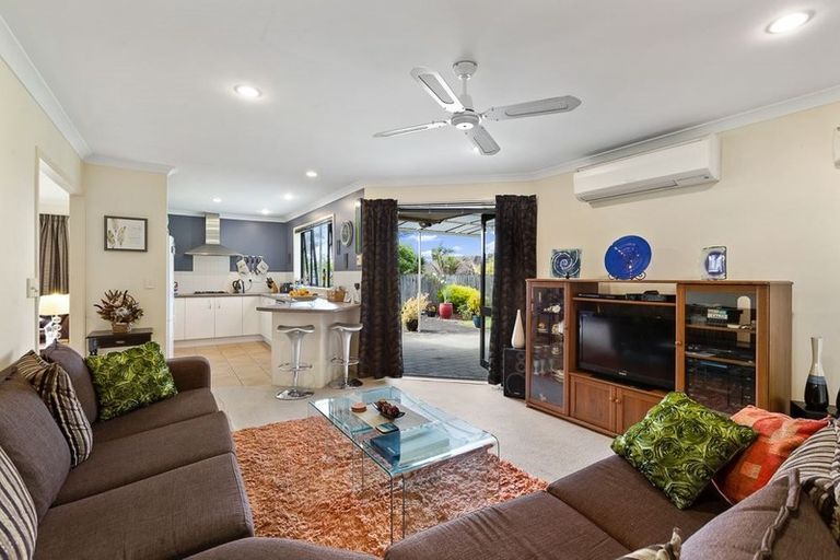 Photo of property in 34 Fleetwood Drive, Henderson, Auckland, 0612