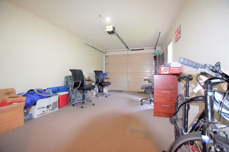 Photo of property in 1/17 Charlenne Close, Ranui, Auckland, 0612
