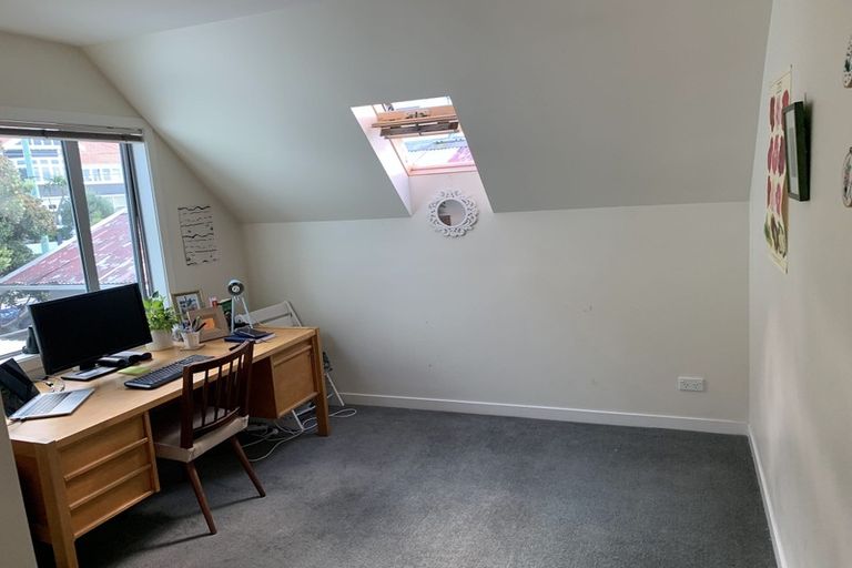 Photo of property in 253 Queens Drive, Lyall Bay, Wellington, 6022