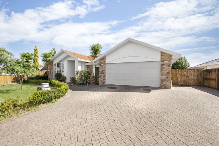 Photo of property in 5 Brosna Place, East Tamaki, Auckland, 2016