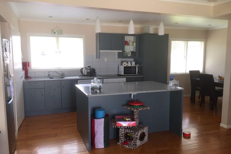 Photo of property in 47 Hereford Street, Te Atatu Peninsula, Auckland, 0610