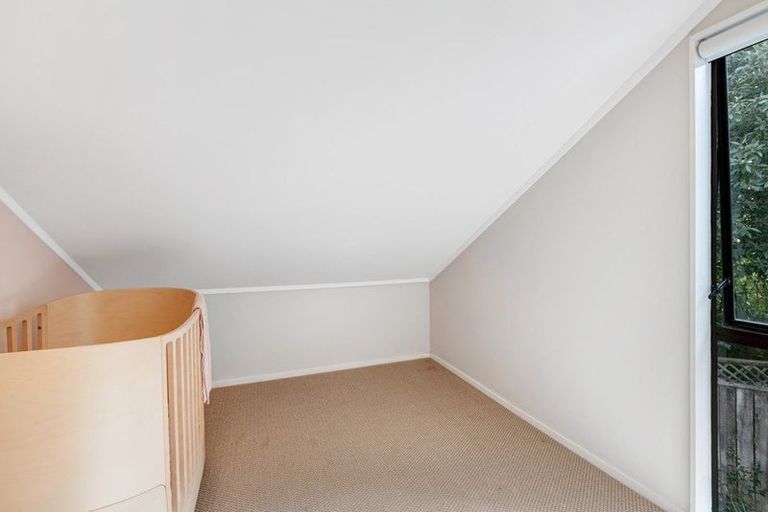 Photo of property in 7 Emery Grove, Bayview, Auckland, 0629