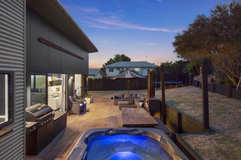 Photo of property in 47 Katerini Grove, Papamoa Beach, Papamoa, 3118