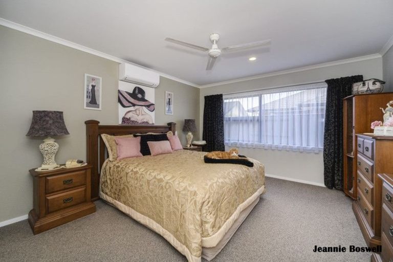 Photo of property in 5 Levi Place, Kelvin Grove, Palmerston North, 4414