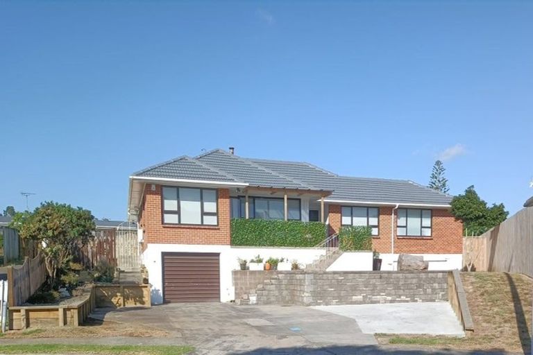 Photo of property in 5 Sutton Crescent, Papatoetoe, Auckland, 2025