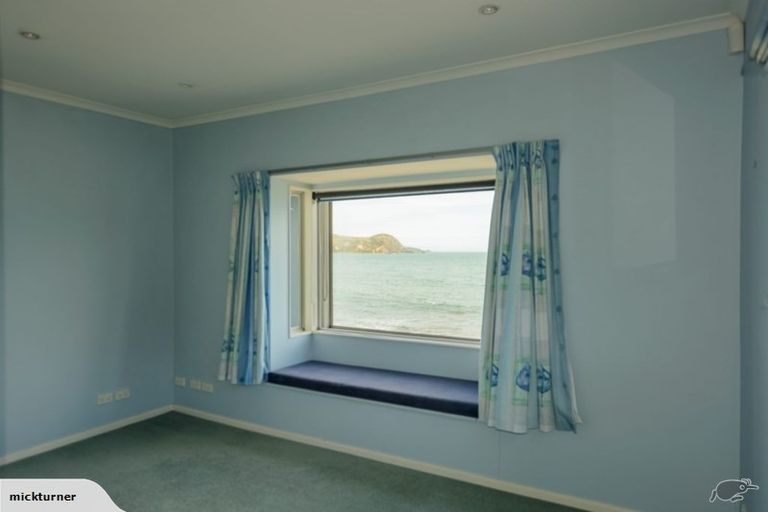 Photo of property in 32 Sunset Parade, Plimmerton, Porirua, 5026