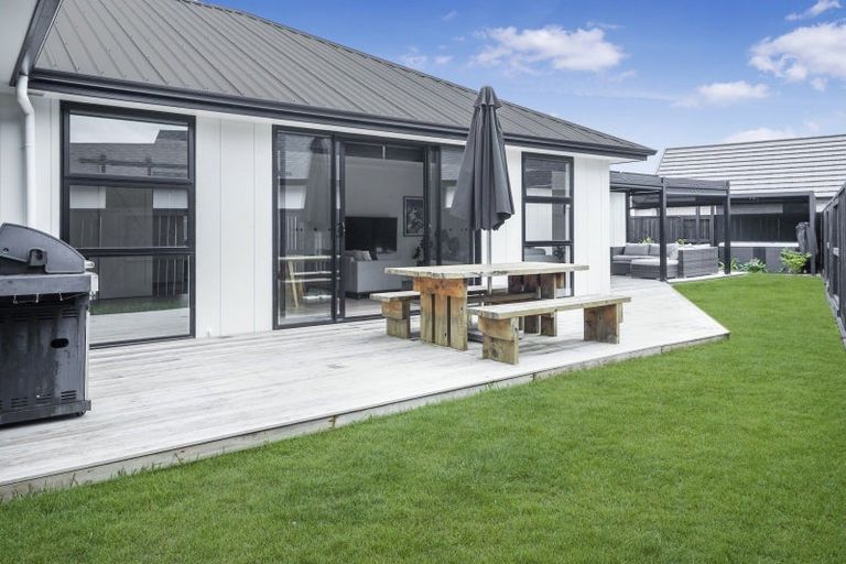 Photo of property in 13 Sydney Place, Flagstaff, Hamilton, 3210