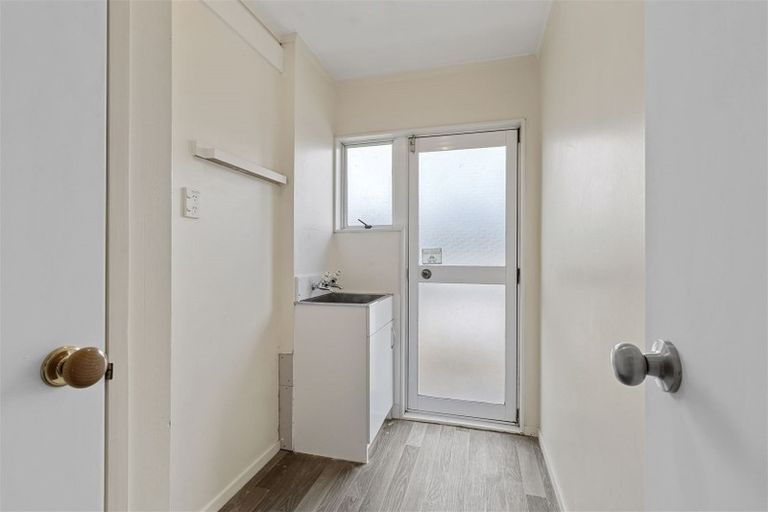 Photo of property in 1/27 Woodglen Road, Glen Eden, Auckland, 0602