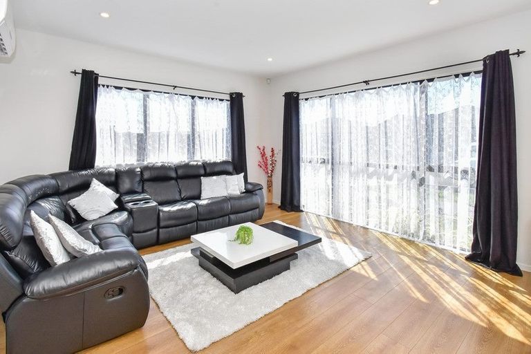 Photo of property in 8 Koroheke Road, Takanini, 2110