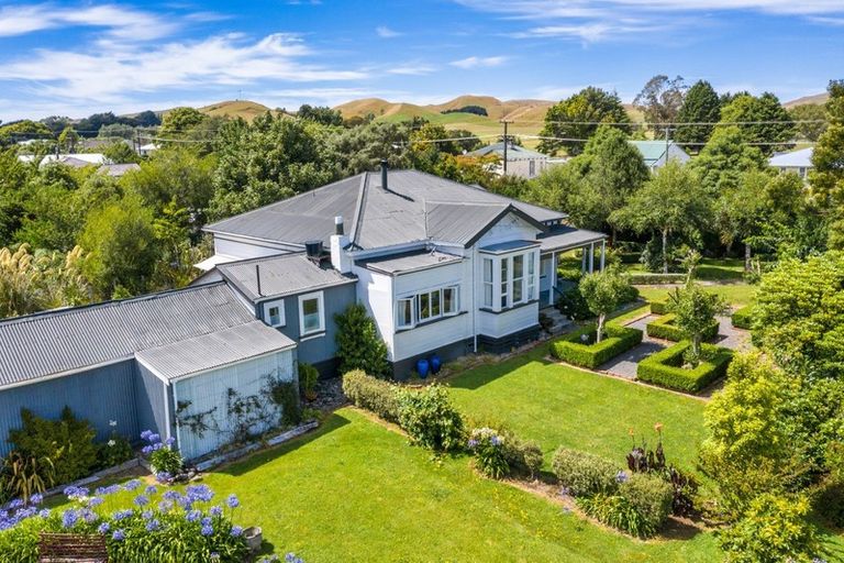 Photo of property in 17 Alfredton Road, Eketahuna, 4900