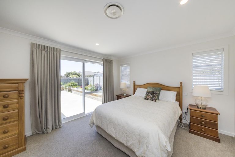 Photo of property in 2 Hydrangea Lane, Milson, Palmerston North, 4414